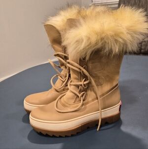 Sorel Tan and Cream Fur-Lined Winter Boots